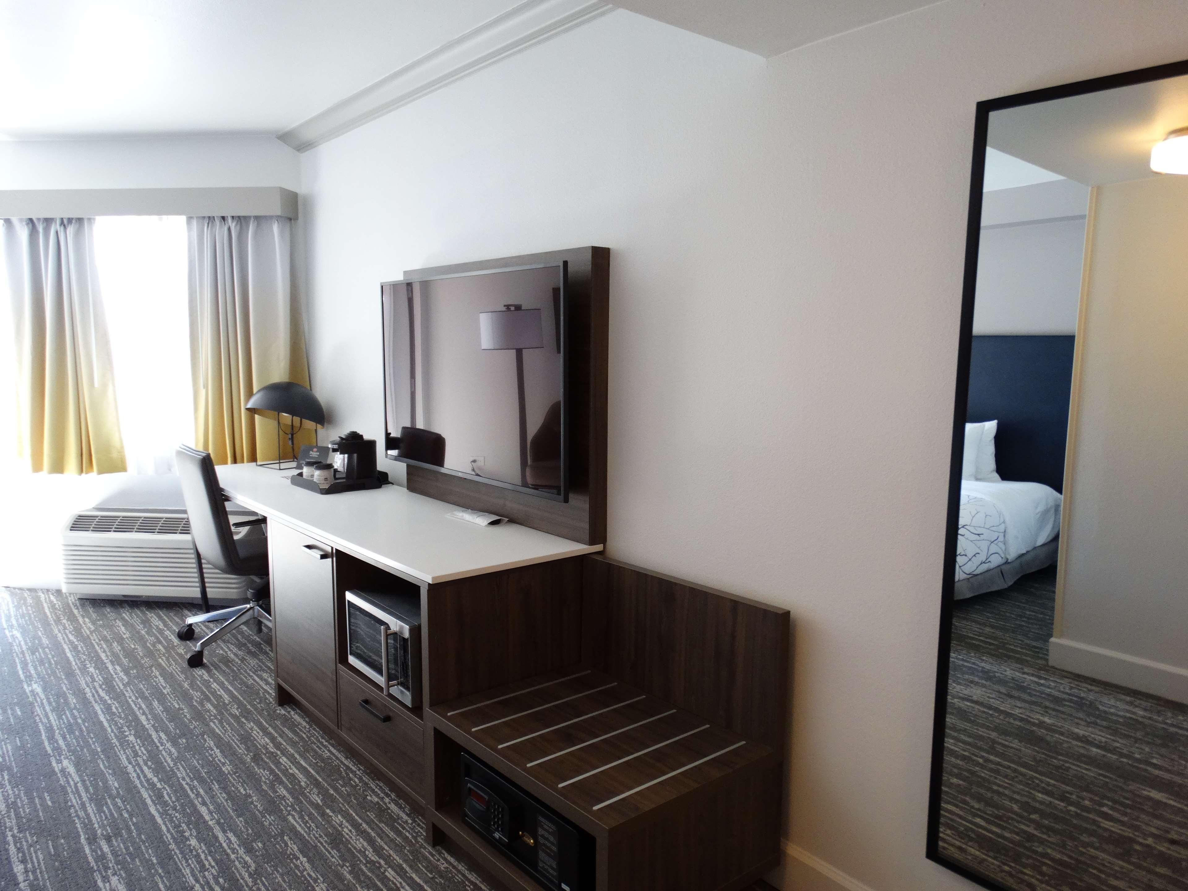 Best Western Premier Denver East Room photo