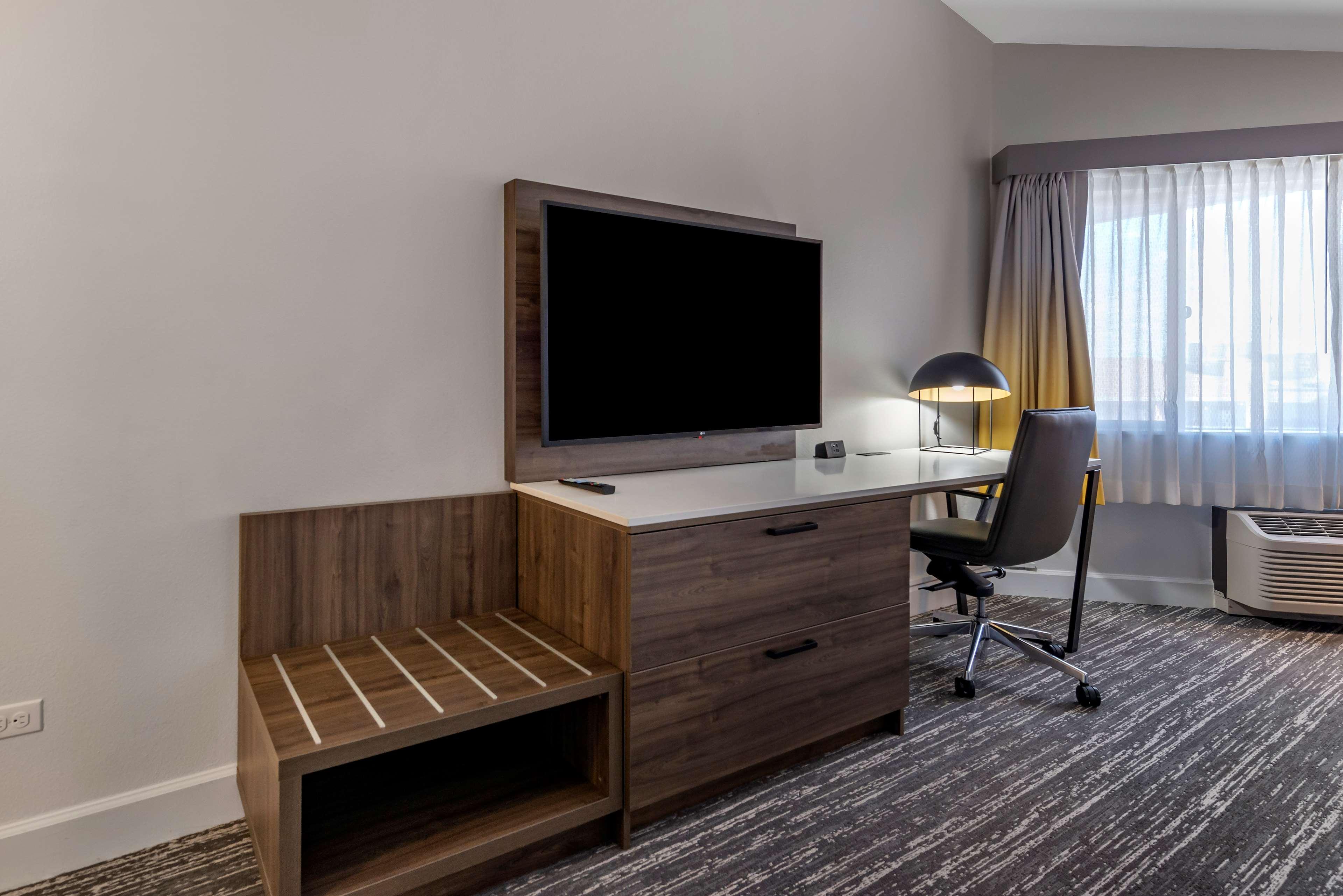 Best Western Premier Denver East Exterior photo