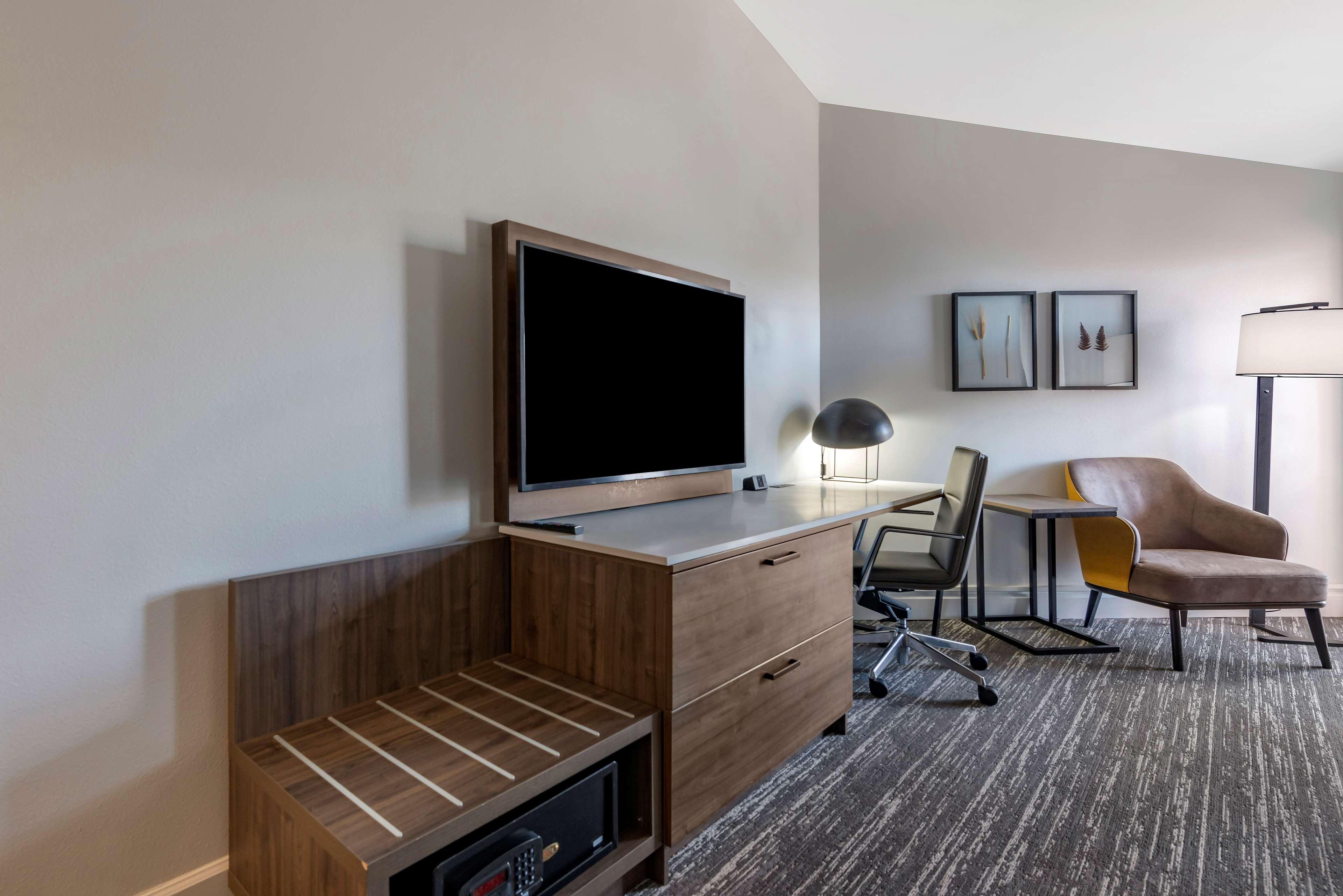 Best Western Premier Denver East Exterior photo