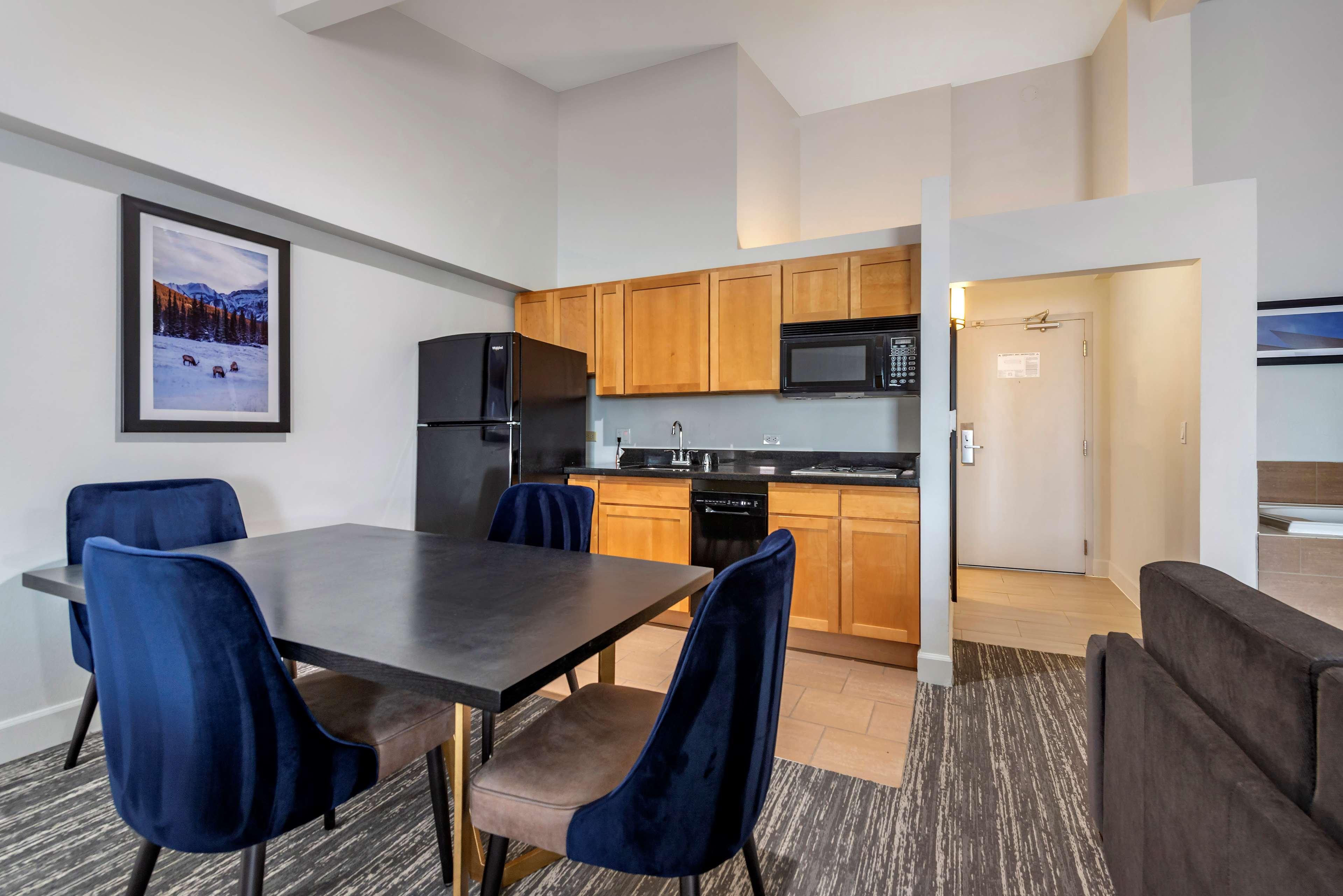 Best Western Premier Denver East Exterior photo