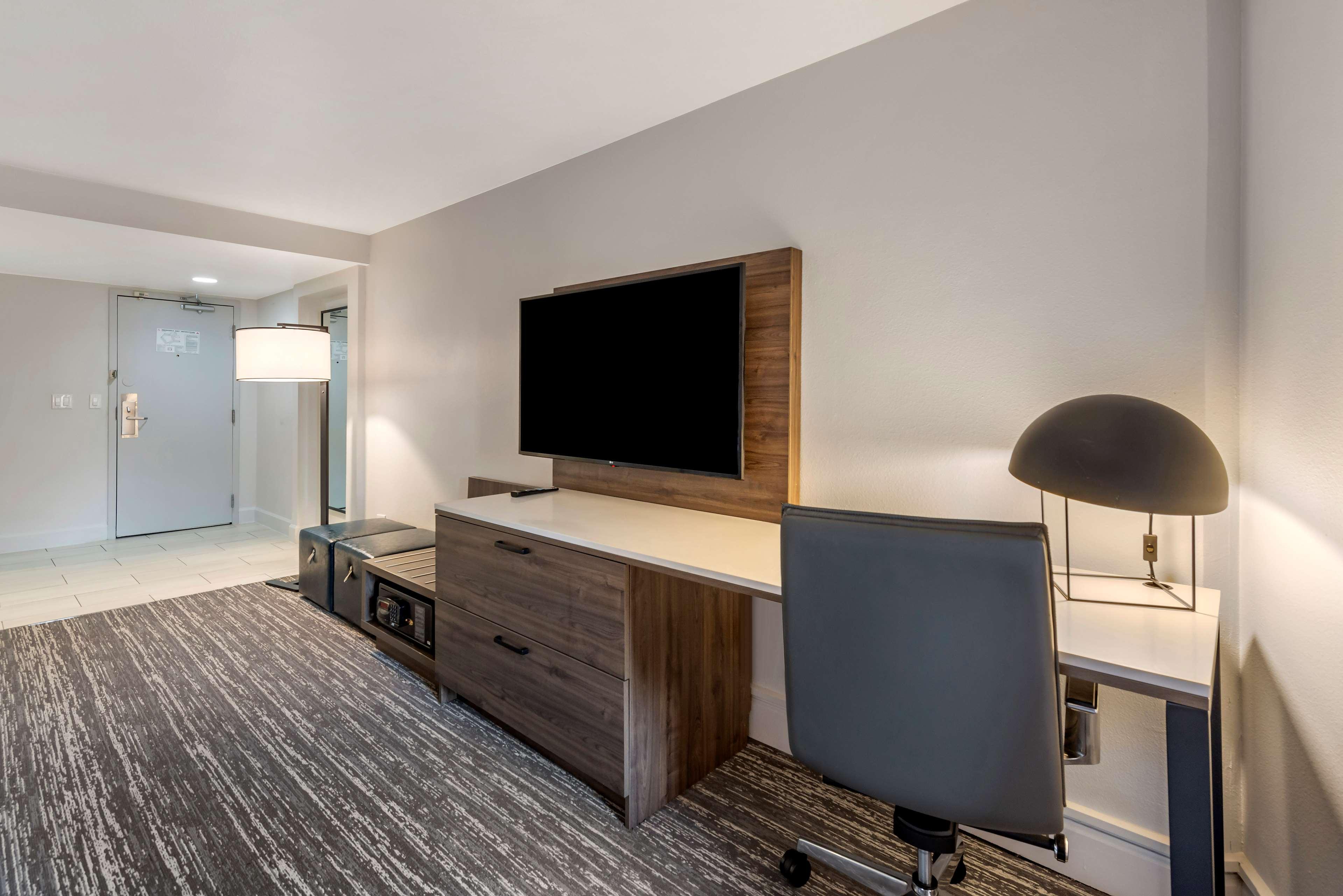 Best Western Premier Denver East Exterior photo