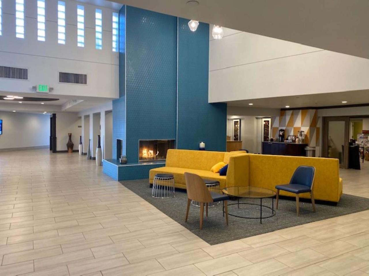 Best Western Premier Denver East Exterior photo